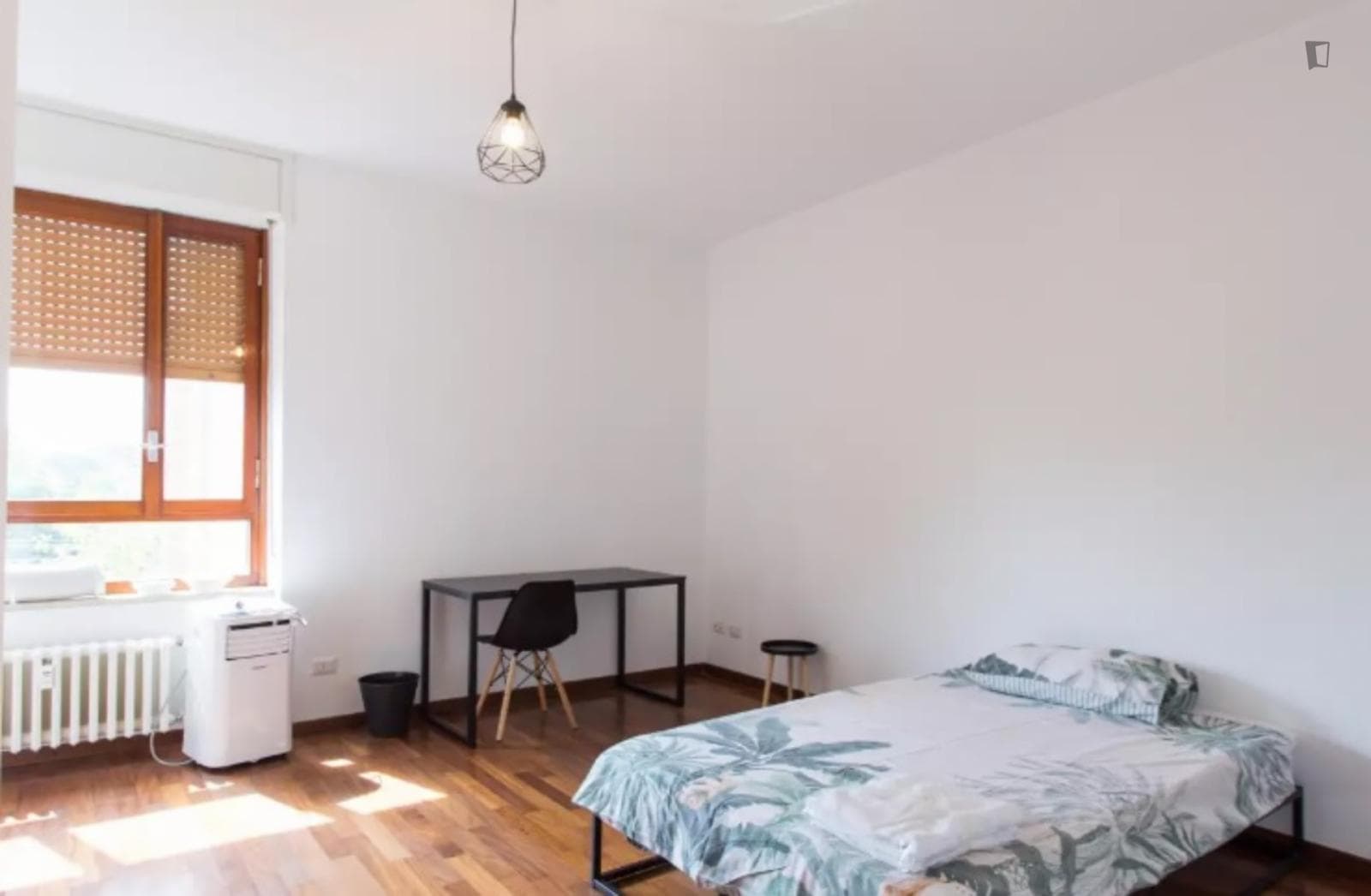 Cosy single bedroom near Università Bocconi photo 1