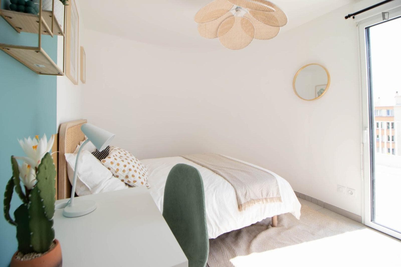 Charming bedroom of 11 m² near Lyon - LYO46 photo 1