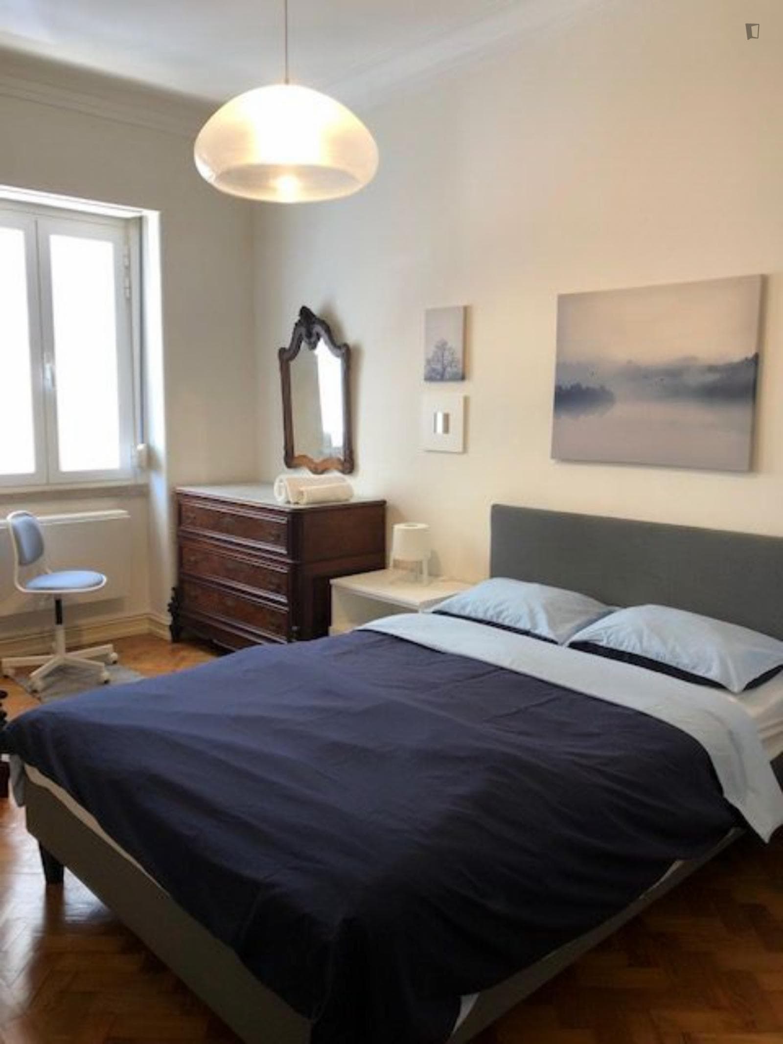 Inviting double bedroom in a 3-bedroom house near Portas de Benfica photo 1