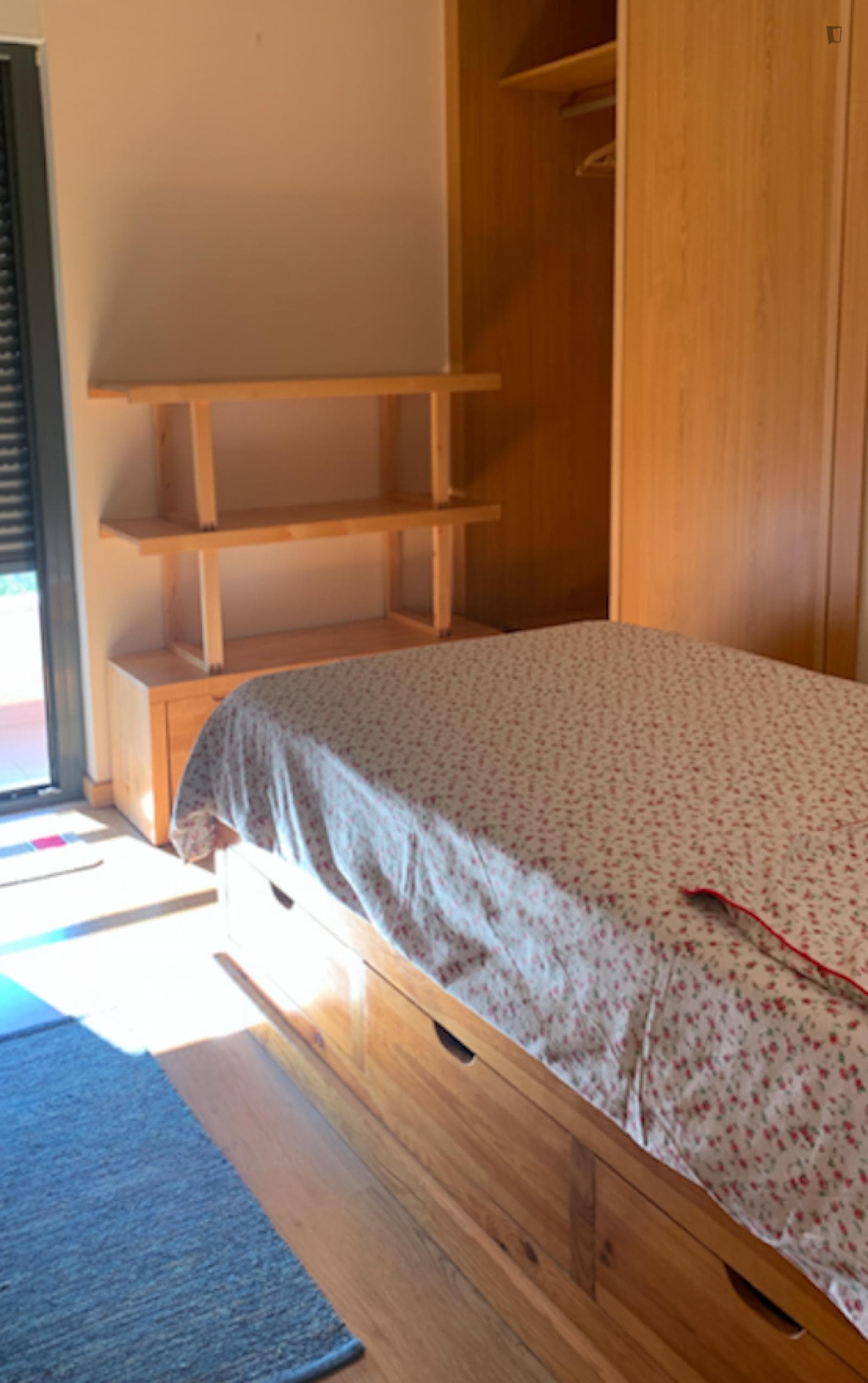 Bright single bedroom with balcony and private bathroom photo 1