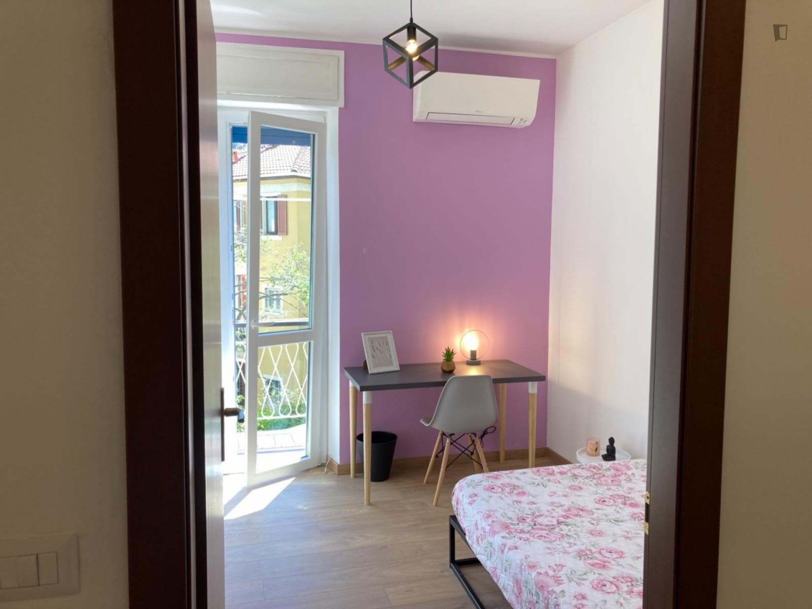 Bright double bedroom with balcony near Politecnico di Milano photo 1