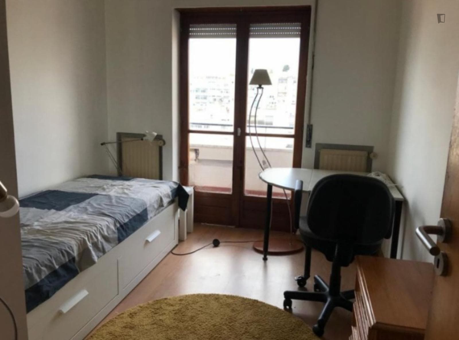 Cozy single bedroom with a balcony photo 1
