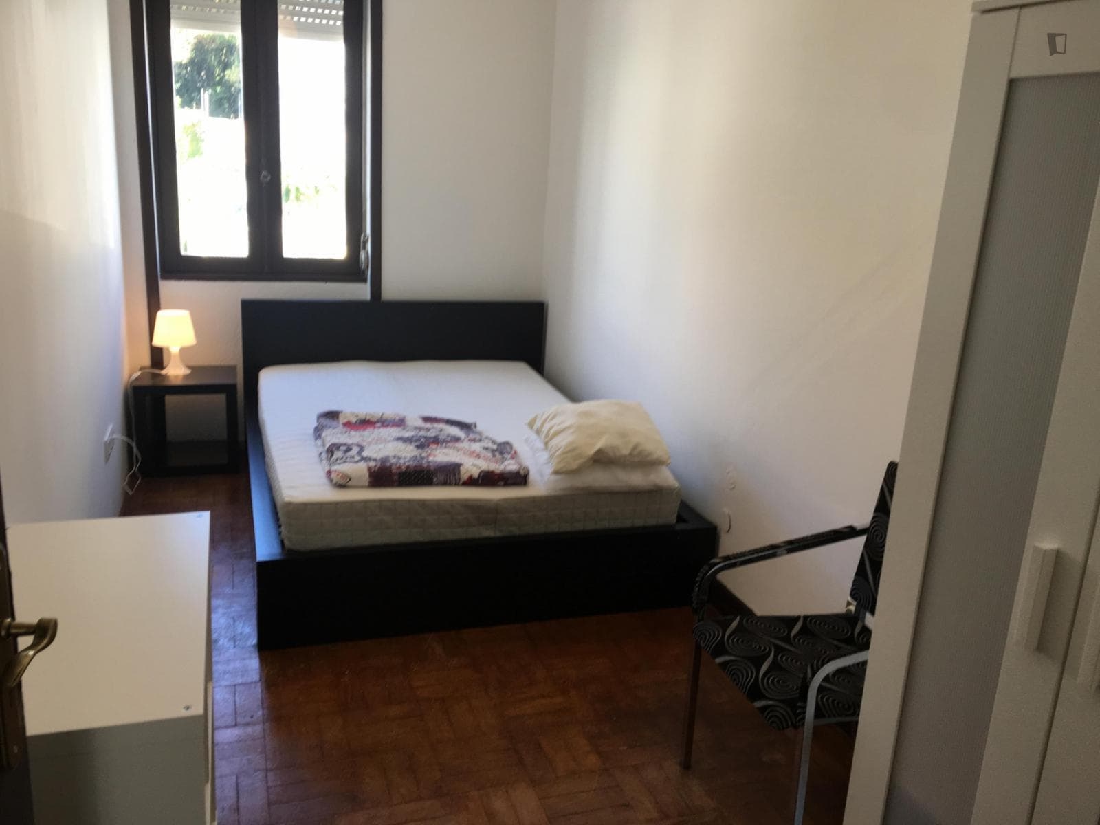 Great double bedroom in a student house in Porto photo 1