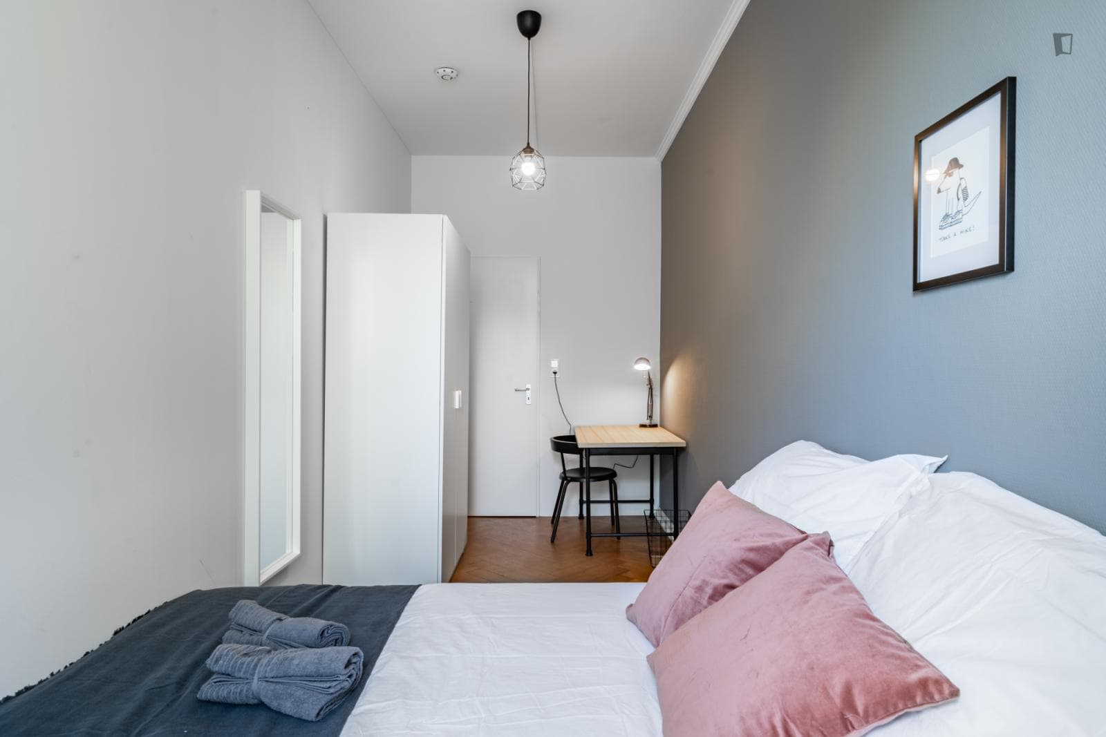 Double bedroom in a spacious 6 bedroom apartment in Wilmersdorf photo 1