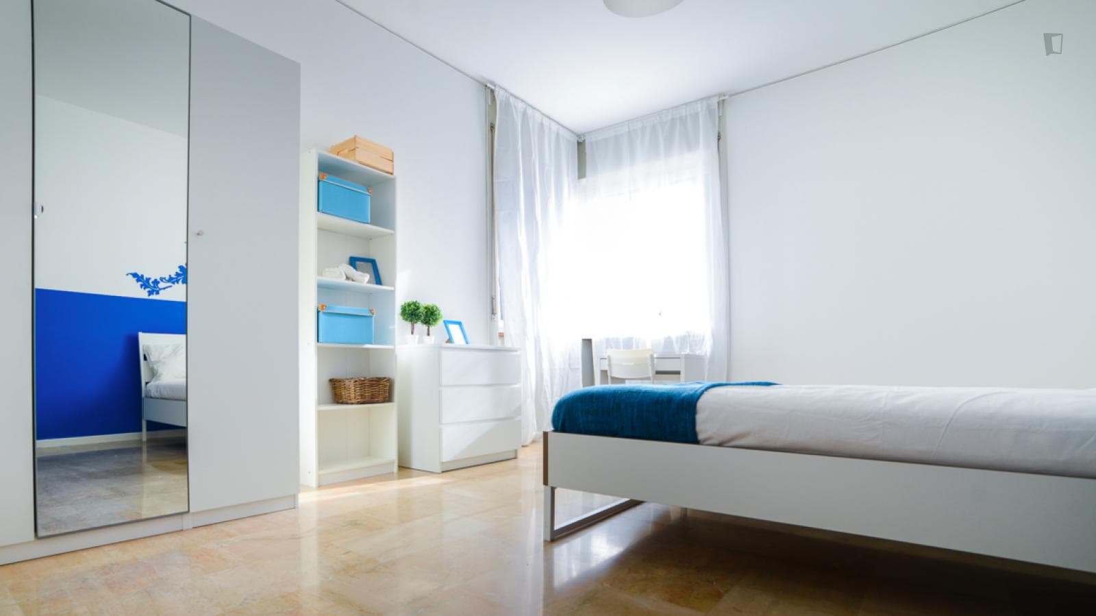 Double bedroom near the Romolo metro photo 1