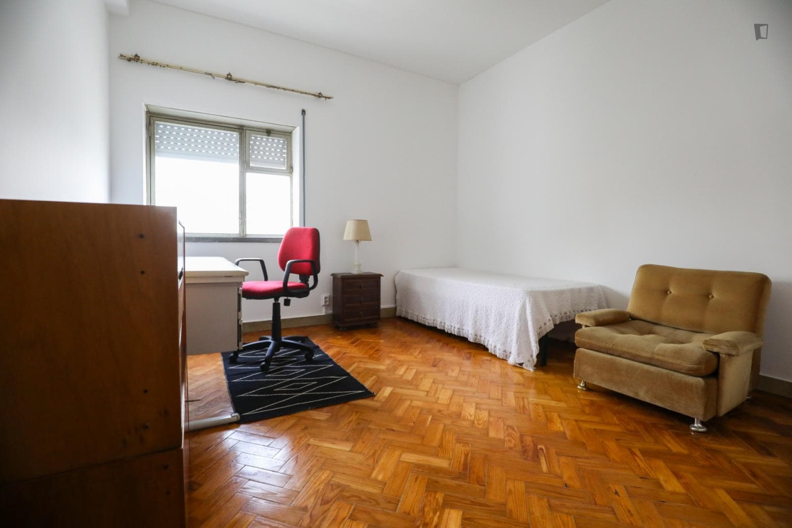 Biggest bedroom of the apartment near ISEL University, in Lisbon photo 1