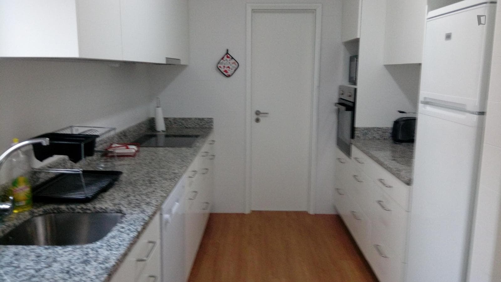 Homely 3-bedroom flat next to Póvoa de Varzim metro station photo 1