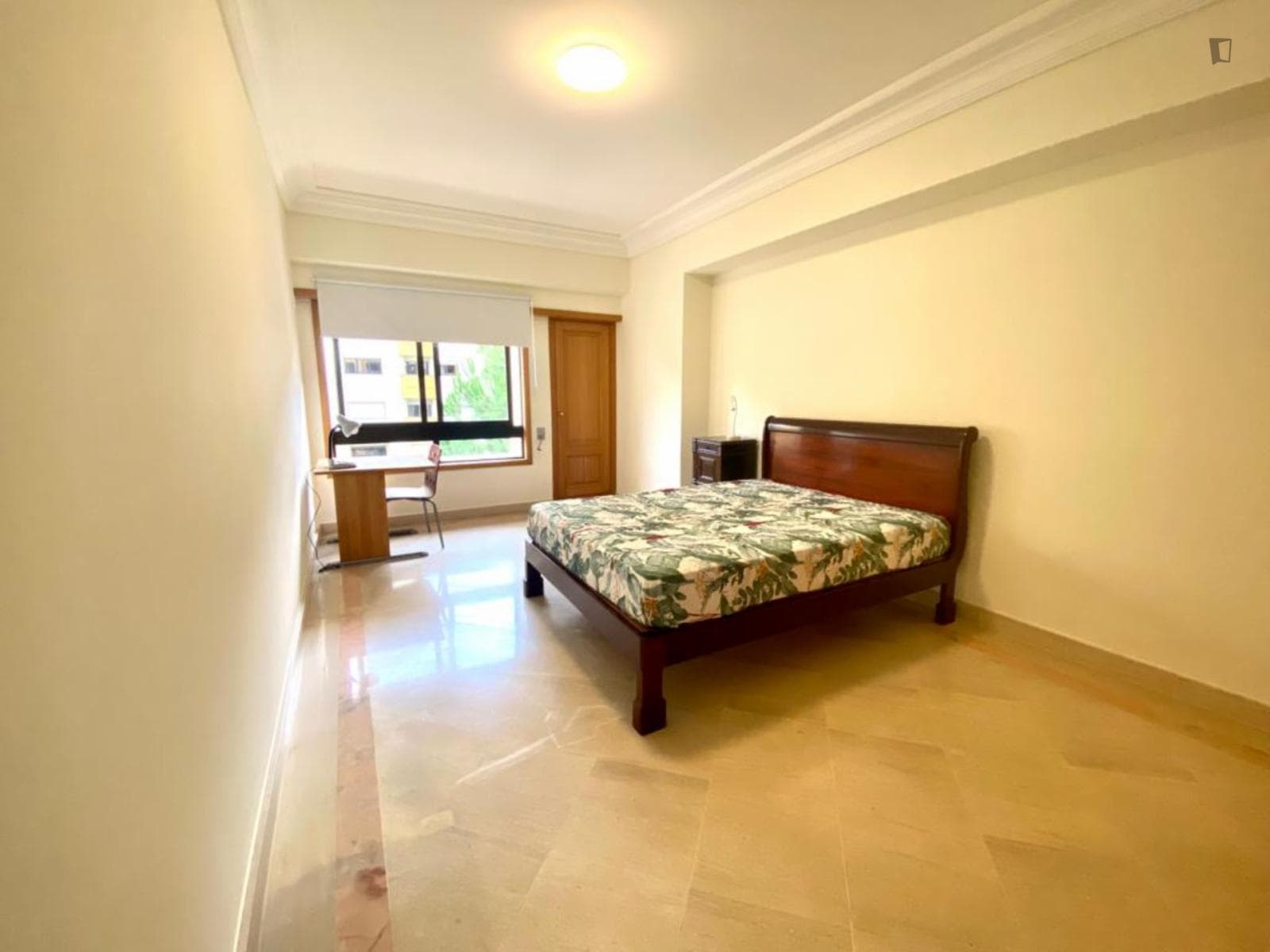 Spacious double bedroom in Telheiras neighbourhood photo 1