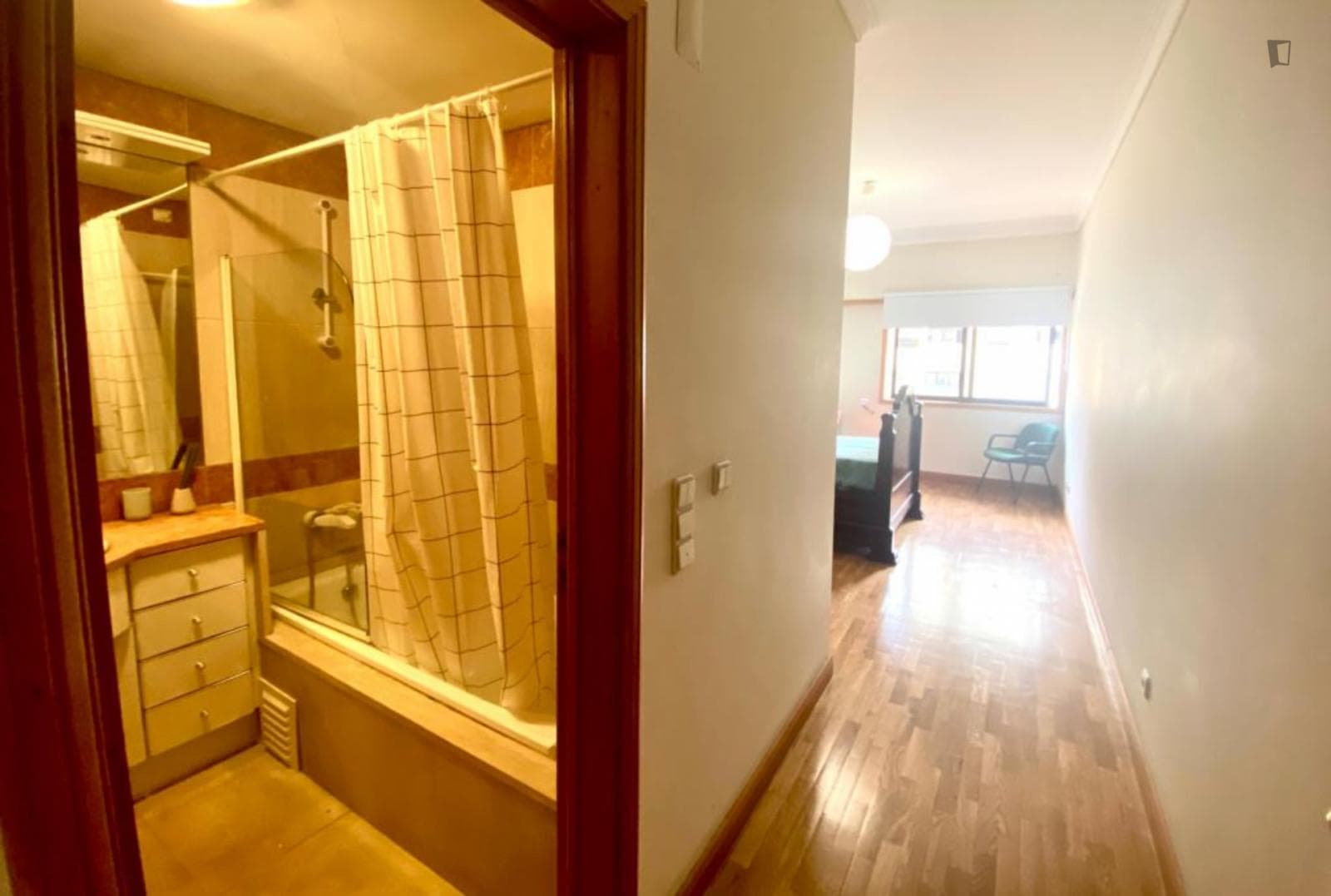 Beautiful double ensuite bedroom next to Telheiras metro station photo 1