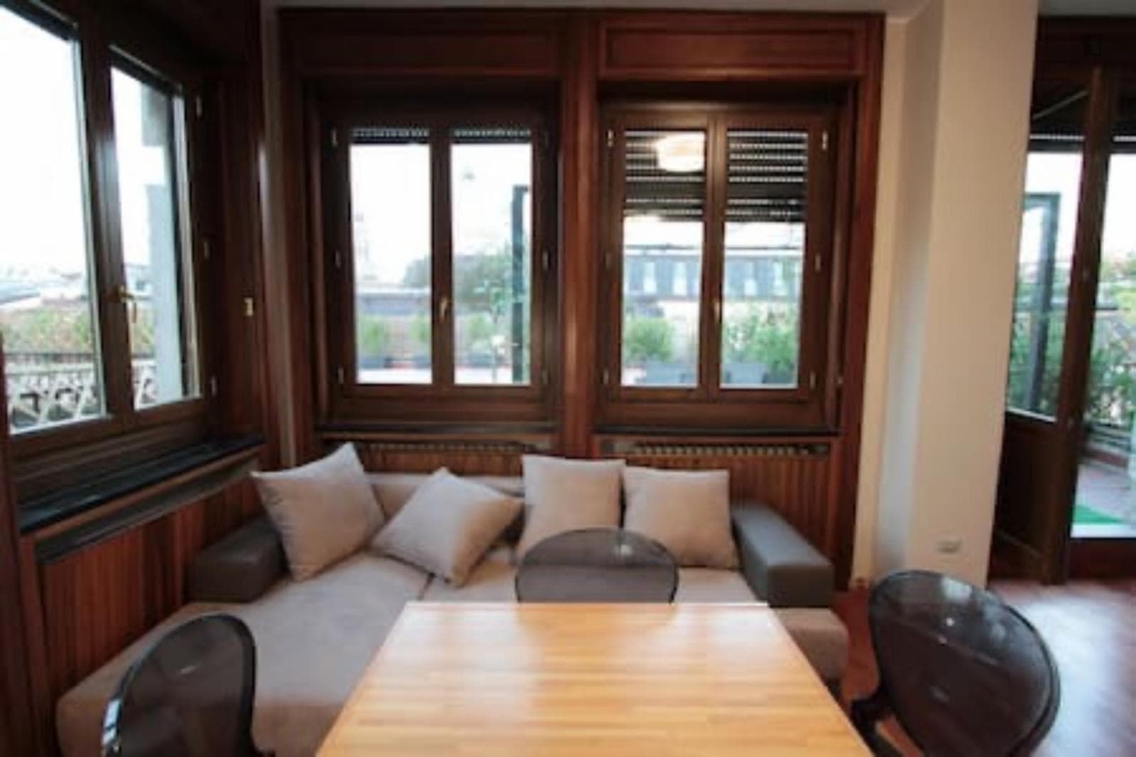 Cosy one-bedroom apartment with terrace near Università Cattolica photo 1