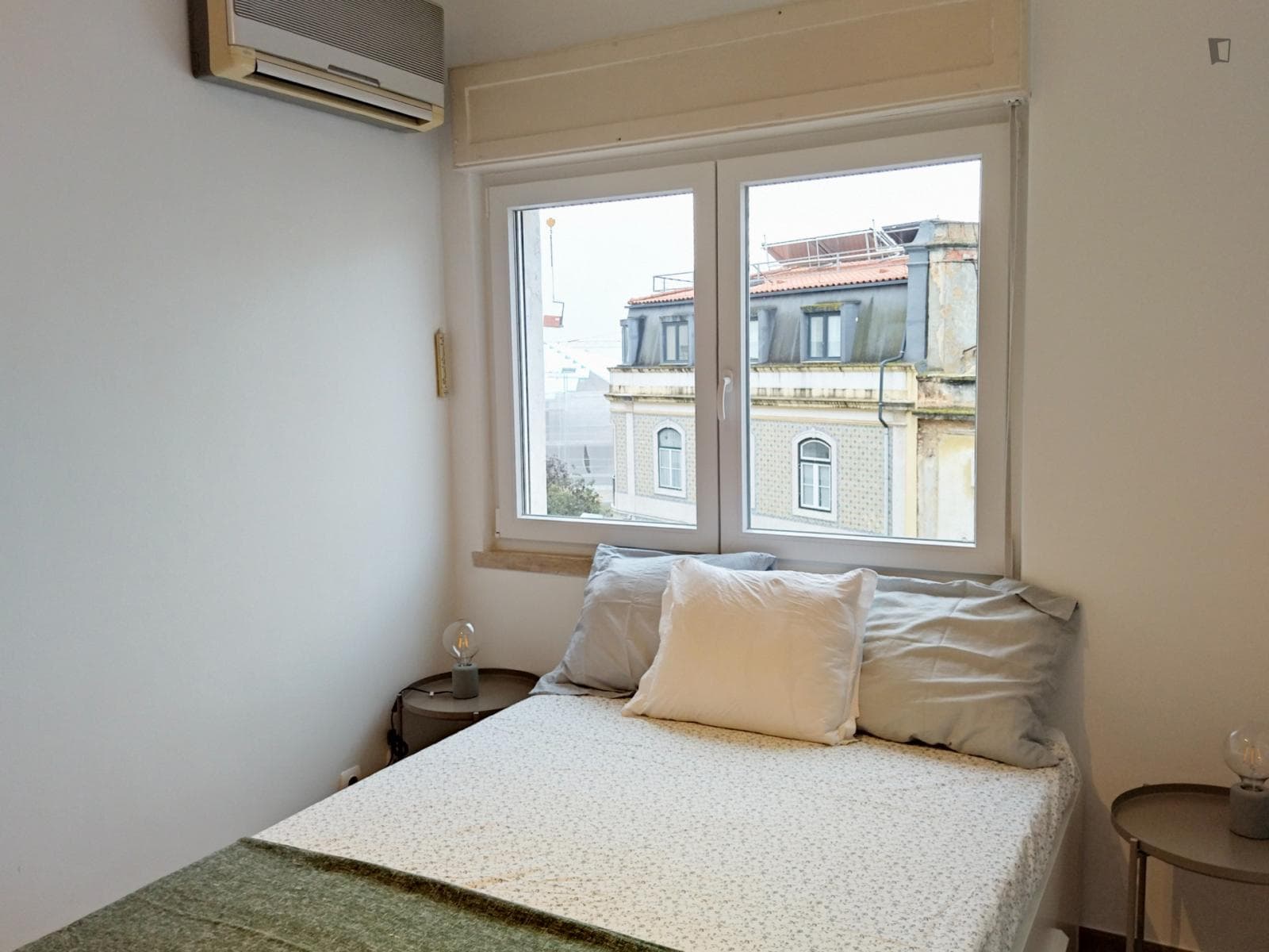Typical 2-bedroom apartment in Campo de Ourique photo 1