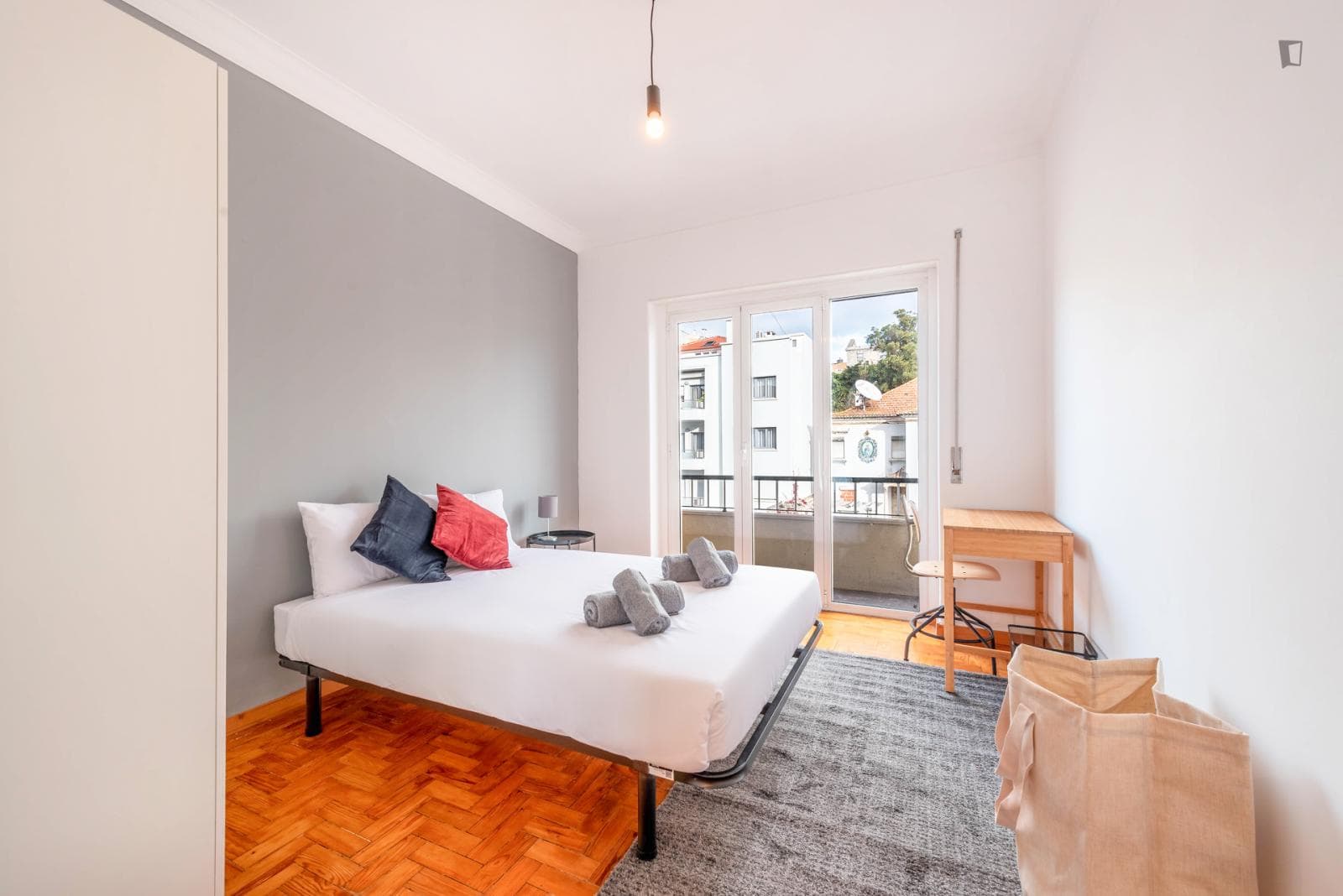 Tasteful double bedroom in a student flat, in Telheiras photo 1