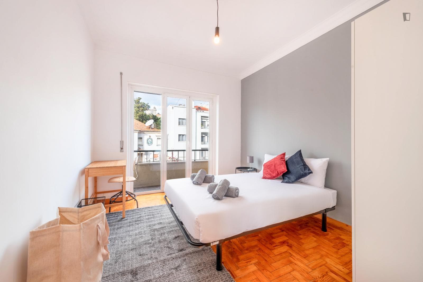 Snug single bedroom in Telheiras photo 1