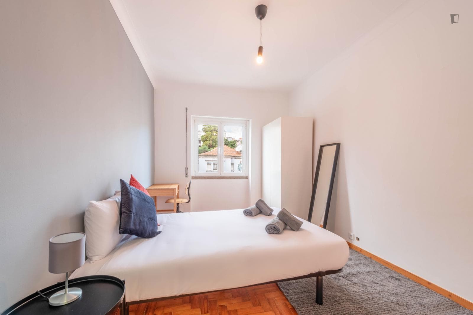 Modern bedroom in Telheiras photo 1