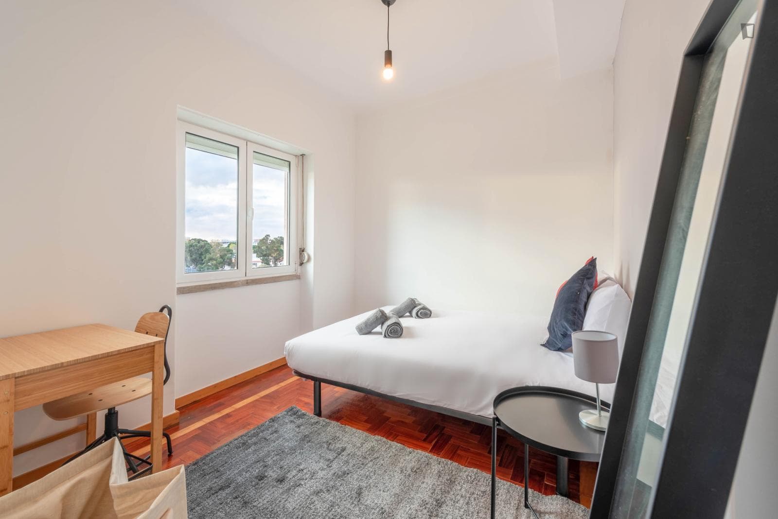 Comfy double bedroom in Telheiras photo 1