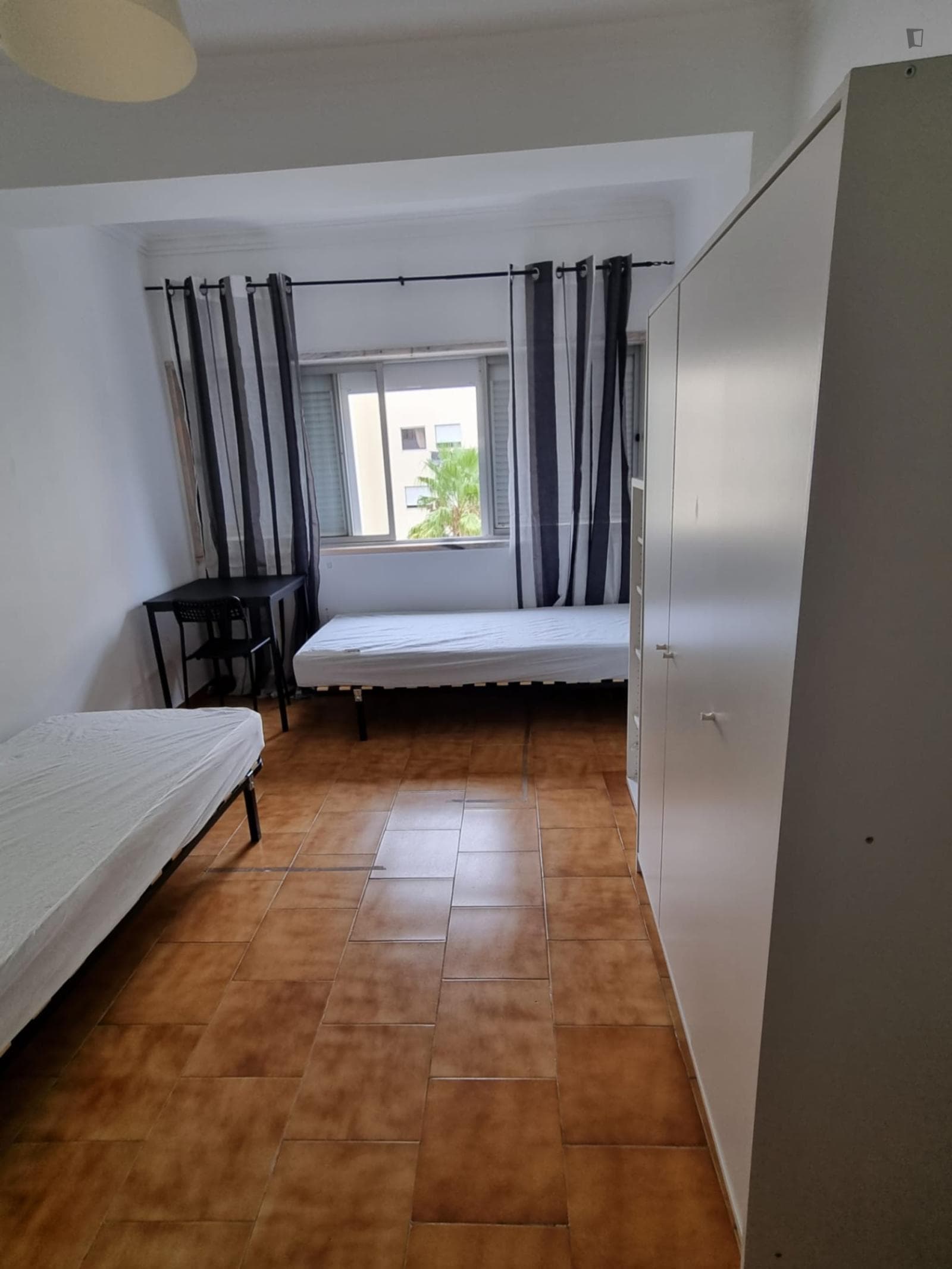 QUARTO acolhedor para 3 pessoas Queluz 20min Lisboa photo 1