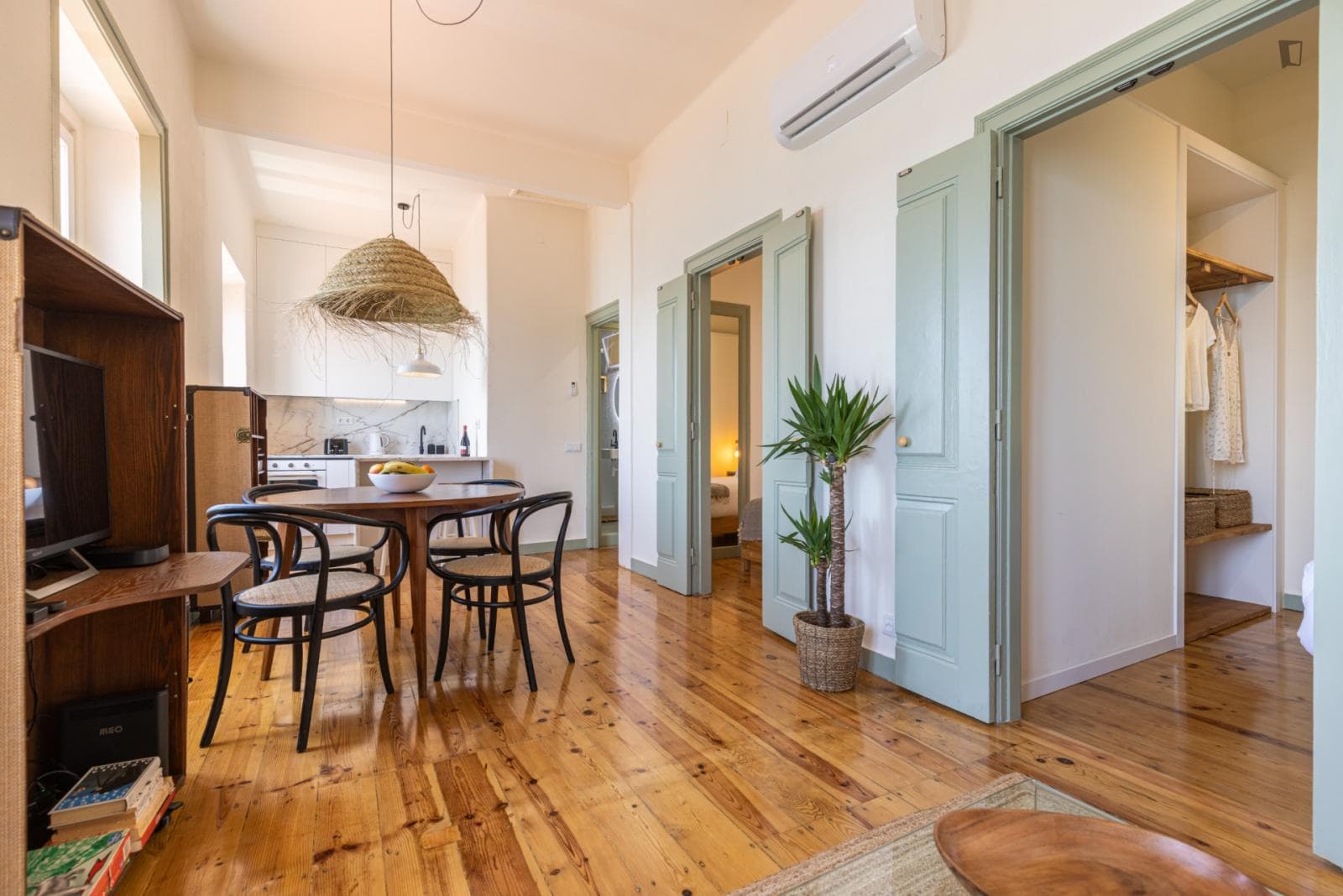Sunny 2-Bedroom apartment with the ocean view in Monte Estoril photo 1