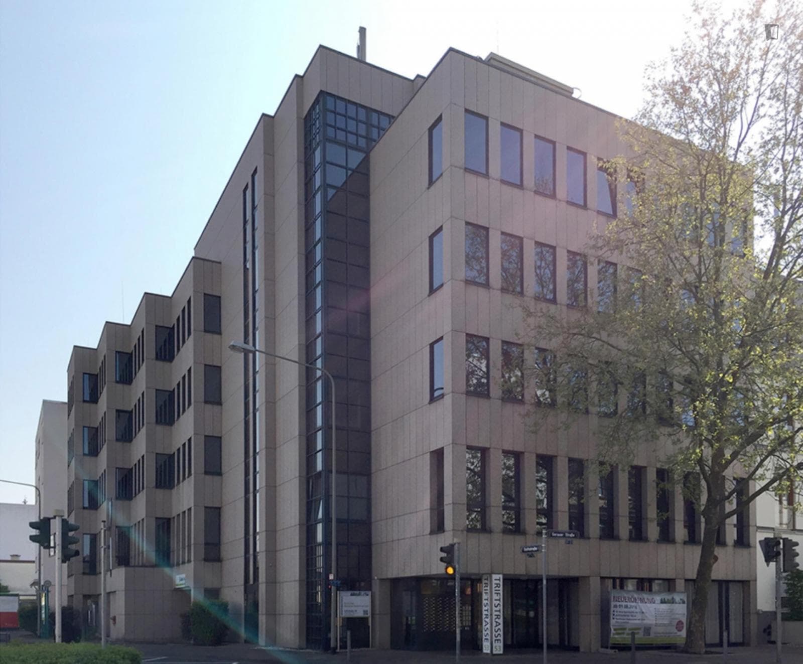Lovely studio in a student residence, not far from Frankfurt main train station photo 1