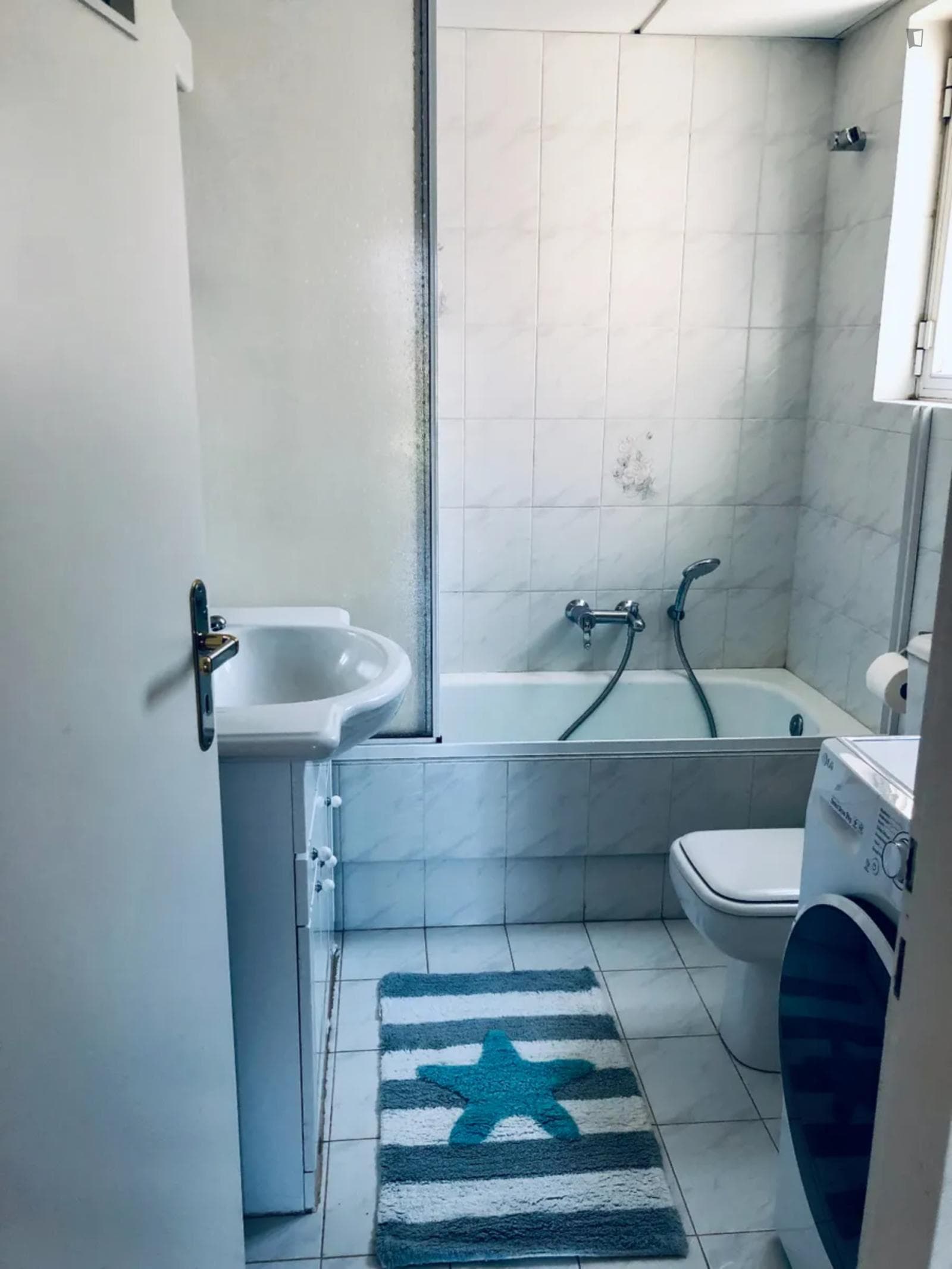 Stunning 2-bedroom near center of Varkiza photo 1