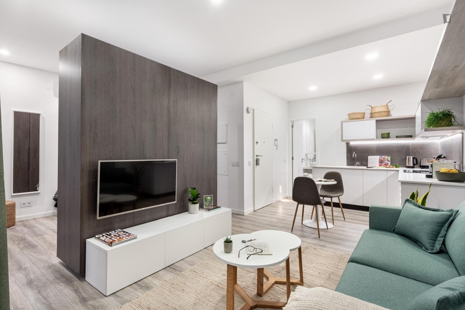 Elegant and spacious studio in São Bento photo 1
