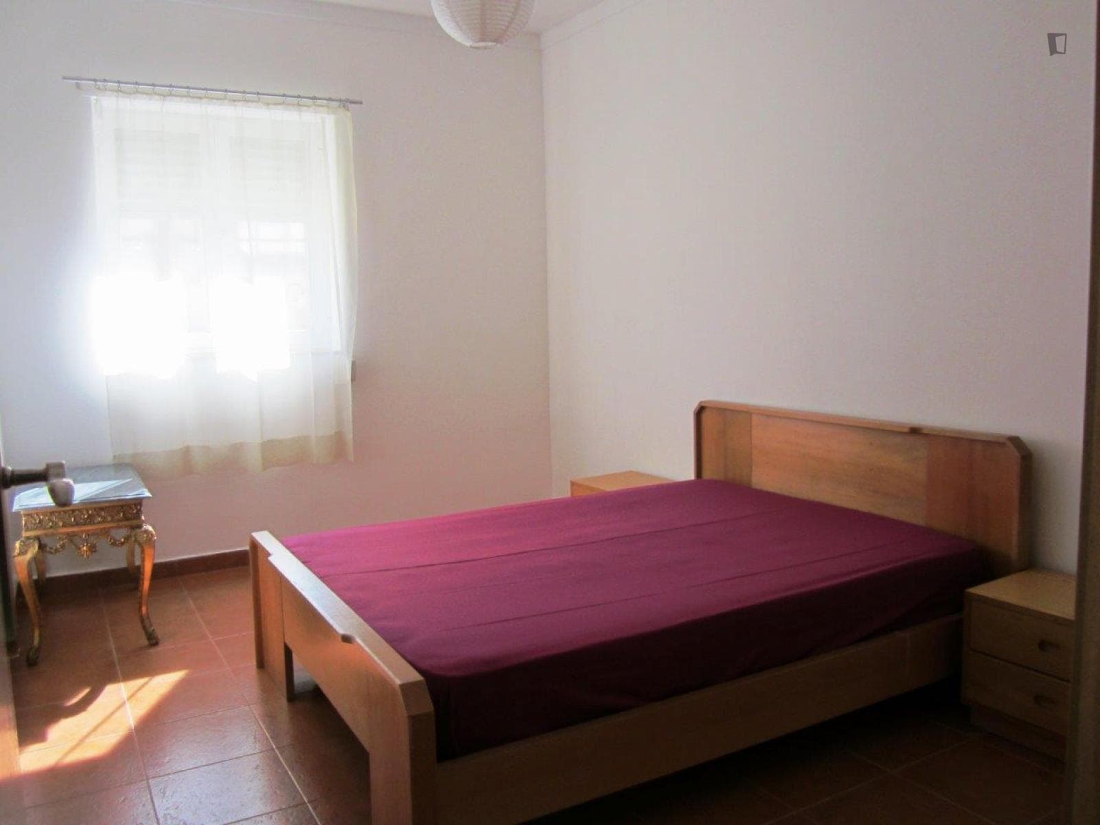 Charming double bedroom close to Reboleira metro station photo 1