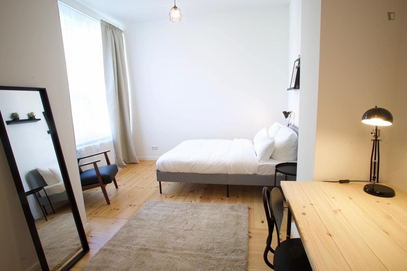 Tasteful bedroom near Hertzbergplatz station photo 1