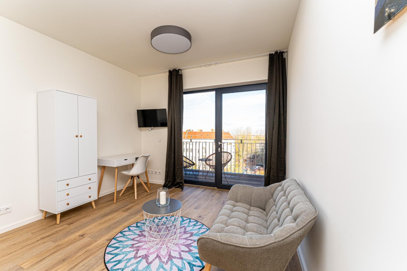 Bright and panoramic studio with balcony photo 1