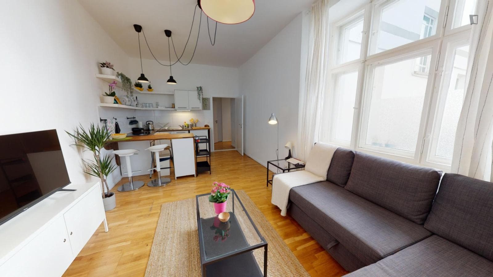 Bright 2-Bedroom apartment near Falkplatz park photo 1