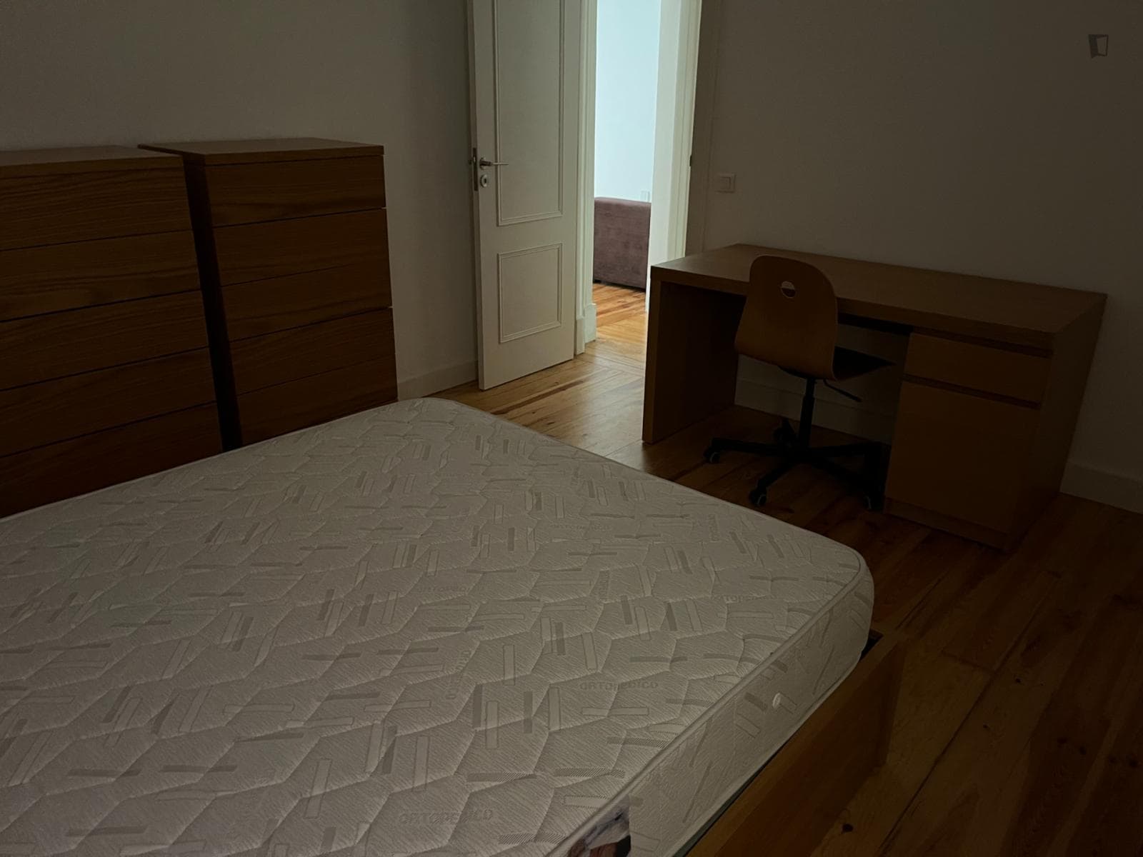 Lovely double bedroom close to Universidade Autónoma de Lisboa photo 1