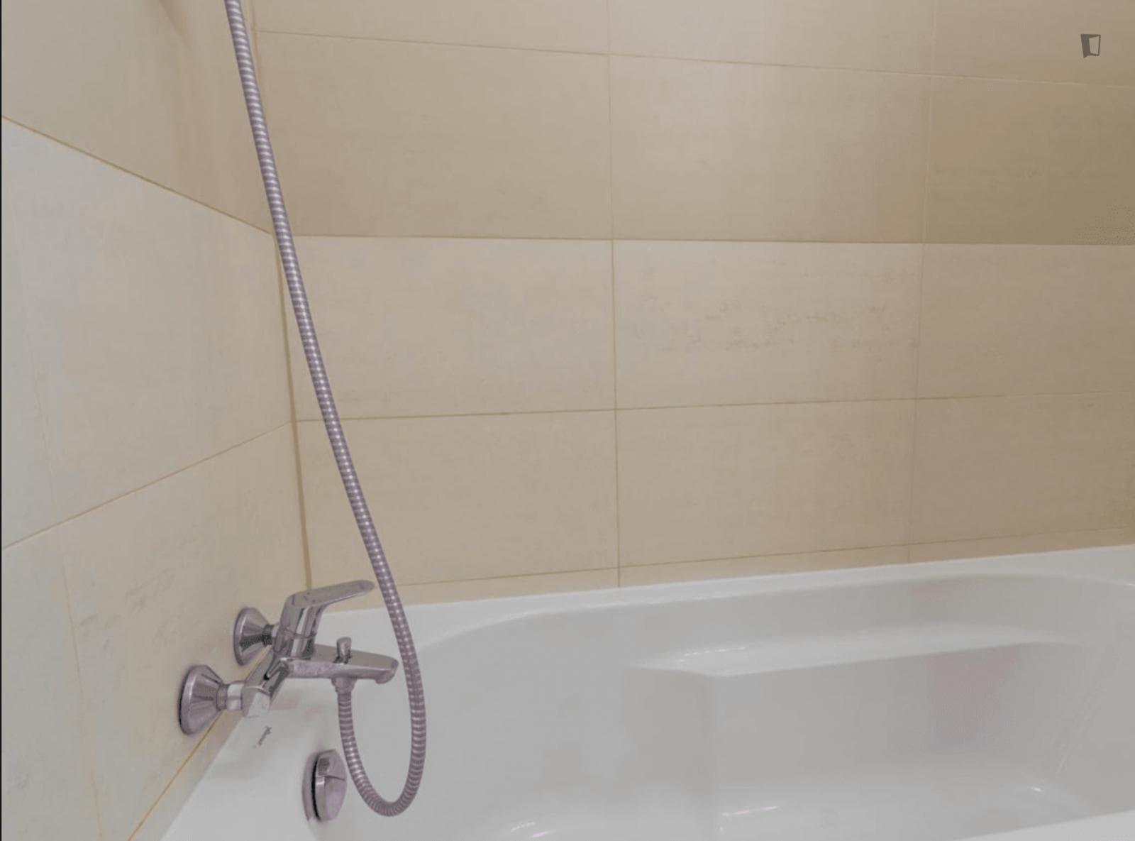 Cosy 3-Bedroom apartment close to Landsberger Allee station photo 1