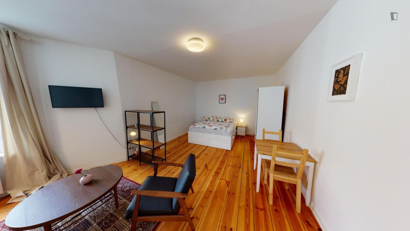 Bright and warm apartment close to public transportation photo 1