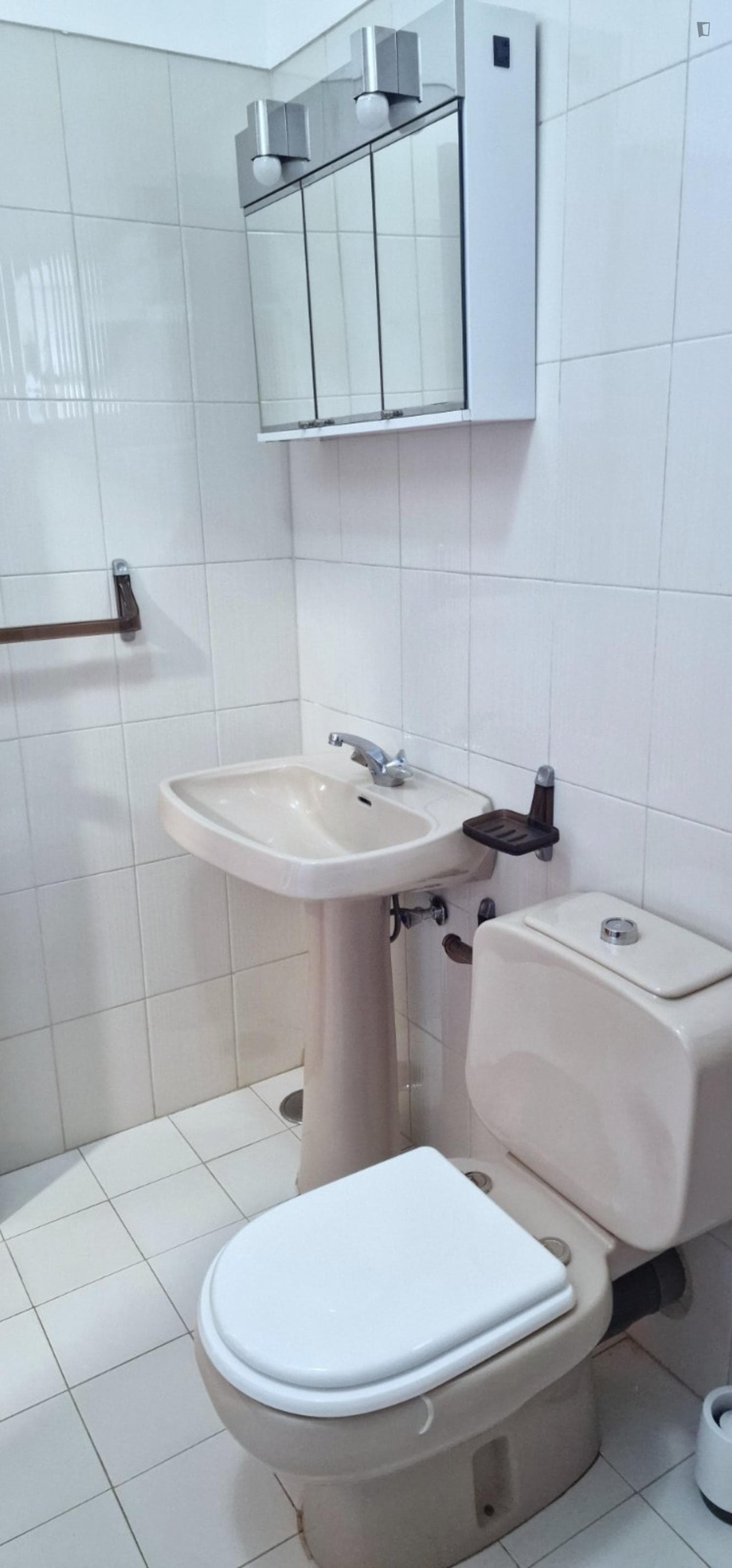 Luminous single bedroom near Politécnico de Leiria photo 1