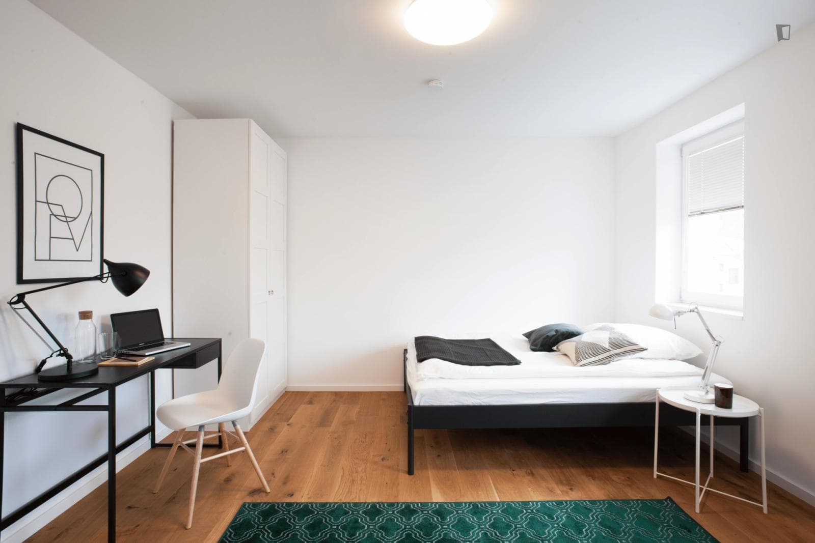 Spacious double bedroom in Neukölln photo 1