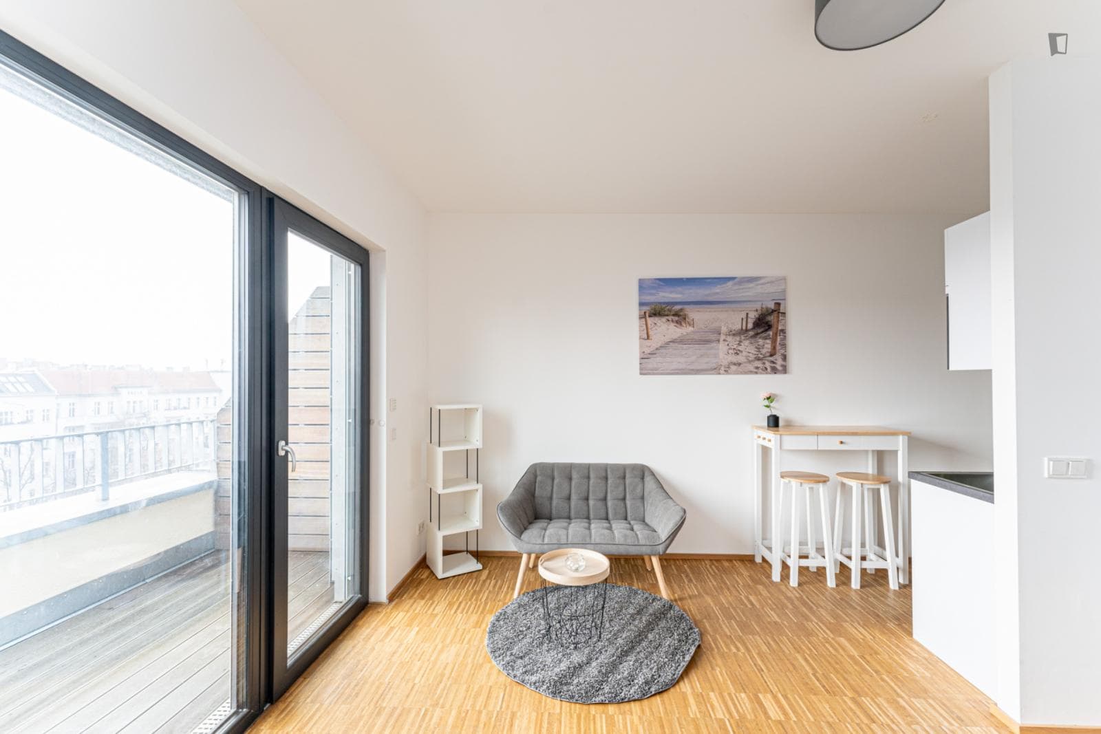 Bright and cosy rooftop studio with balcony in Pankow-Süd photo 1