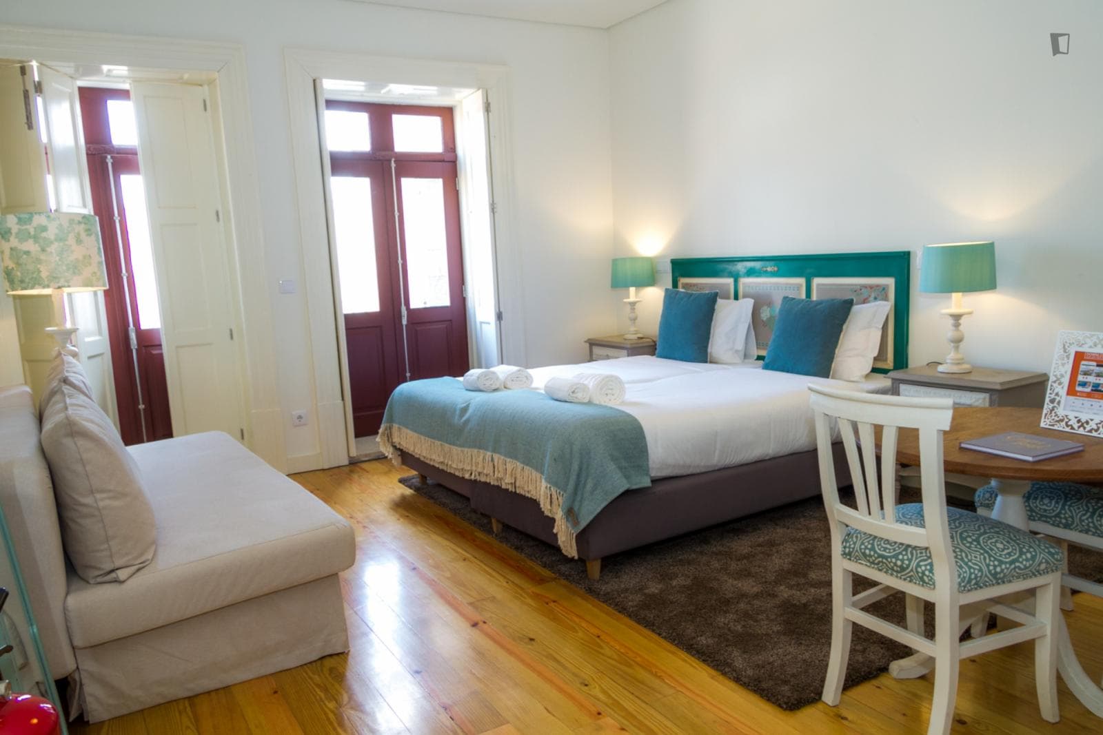 Smart studio with balcony close to Aliados metro station photo 1