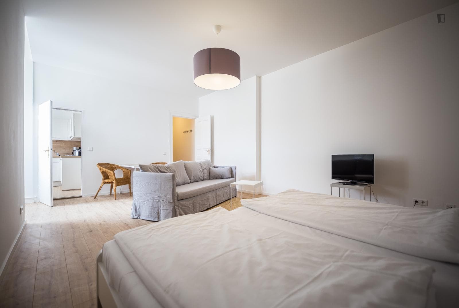 Inviting studio near the Julius-Leber-Brücke train station photo 1