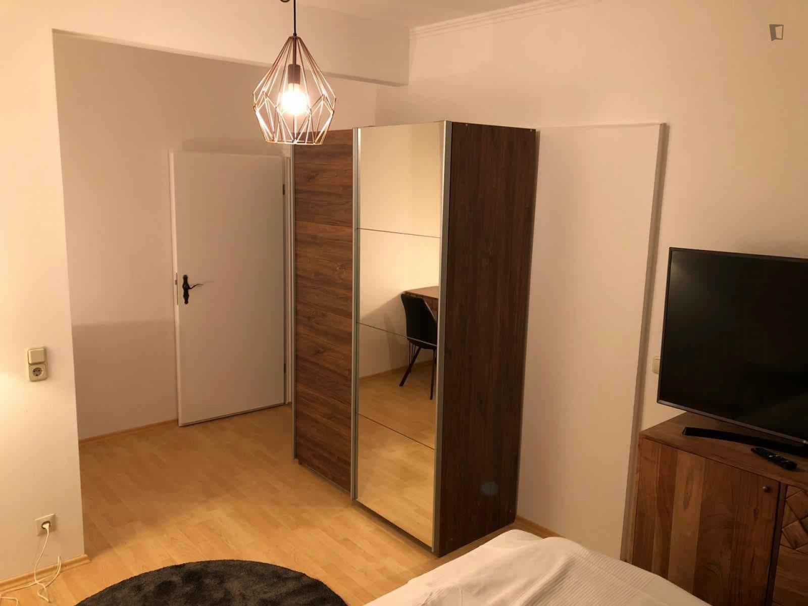 Warm single bedroom in the heart of Munich photo 1