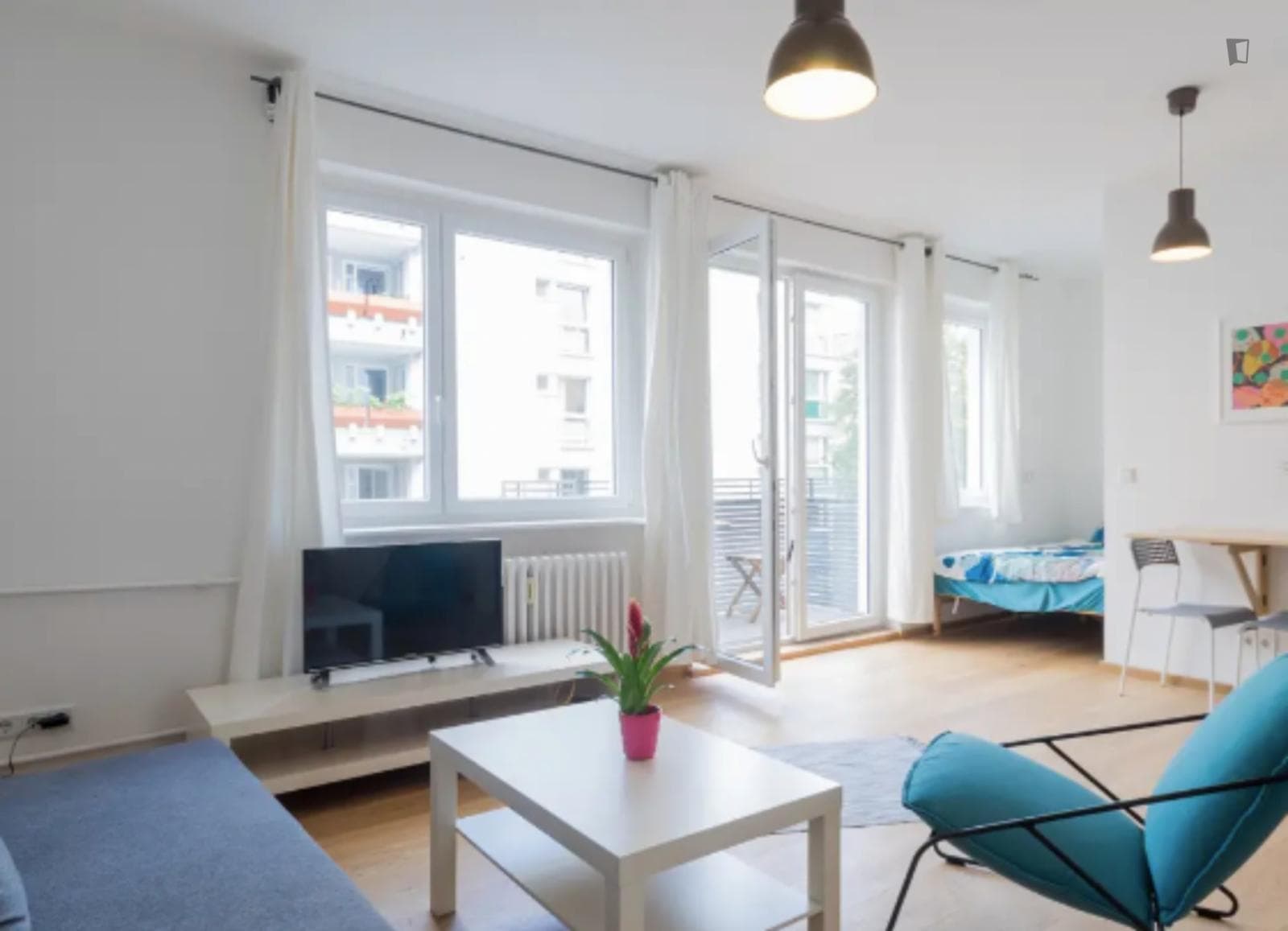 Cute studio with balcony close to Tiergarten train station photo 1