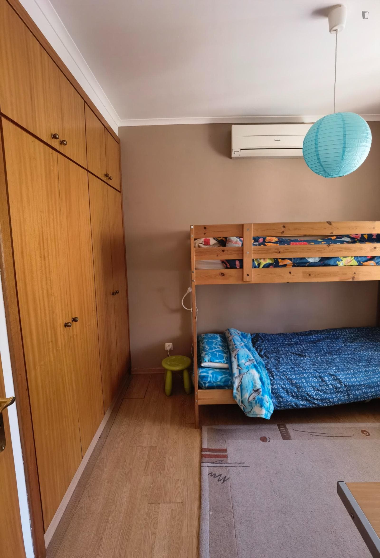 Lovely single bedroom in Loures neighbourhood photo 1