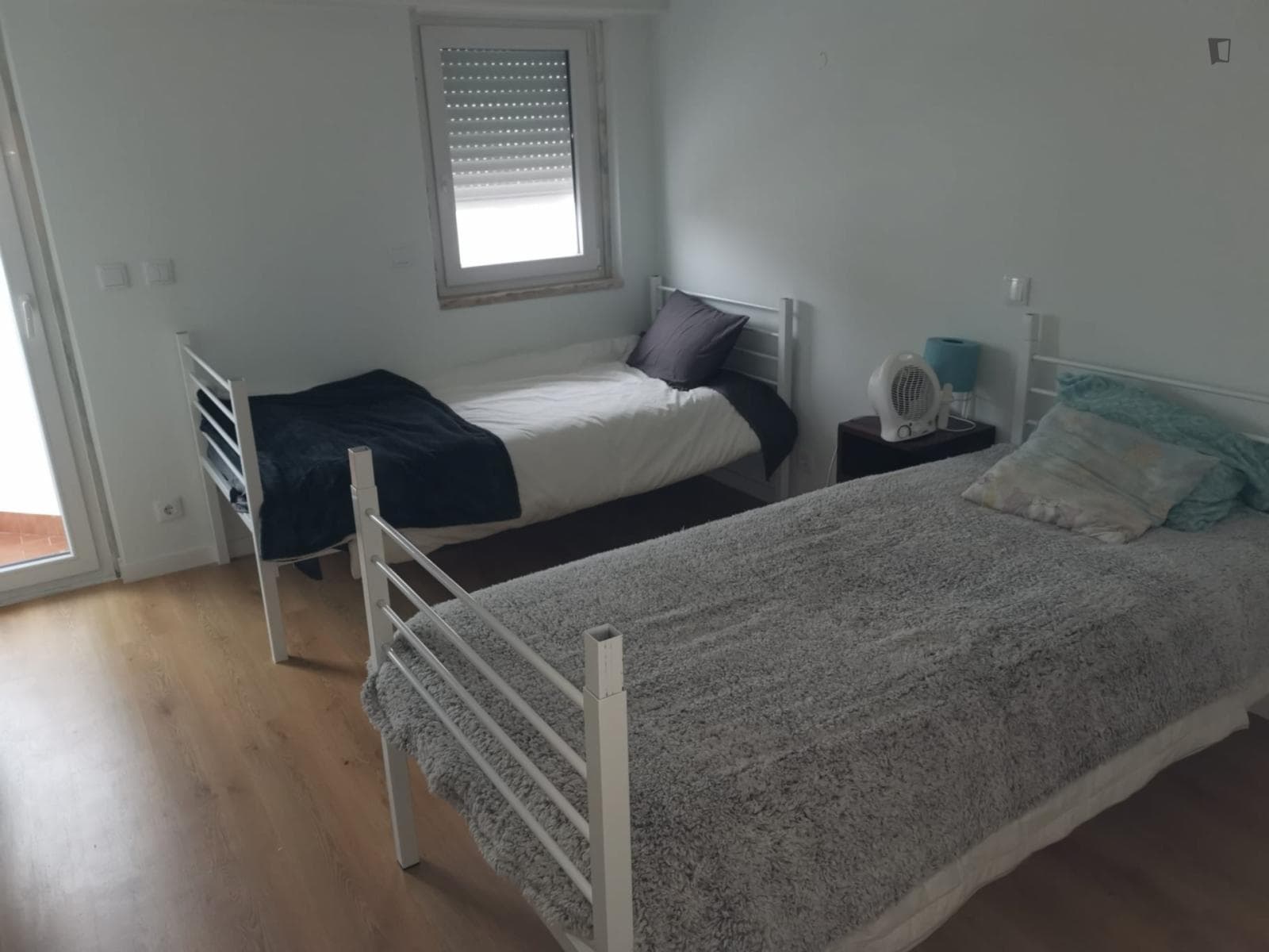 Bright twin bedroom less than 20 minutes from Lisbon photo 1