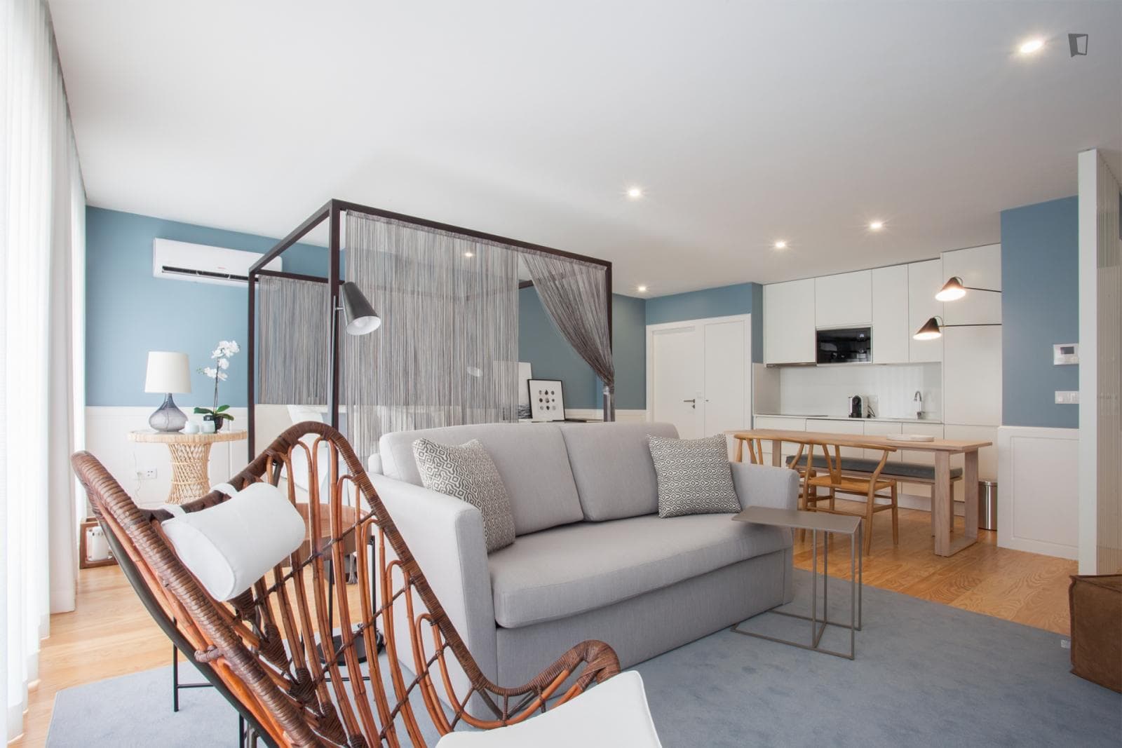 Cute studio with balcony close to São Bento railway station  photo 1