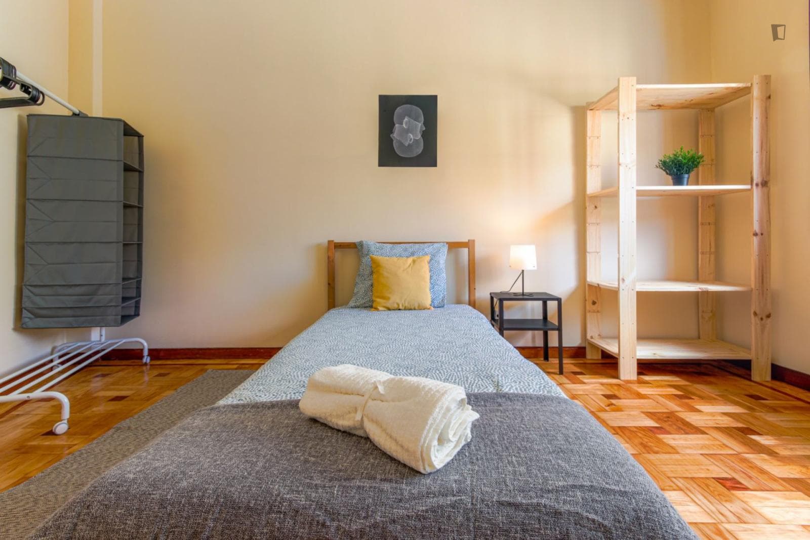 Modern and bright single bedroom next to Faria Guimarães metro station photo 1
