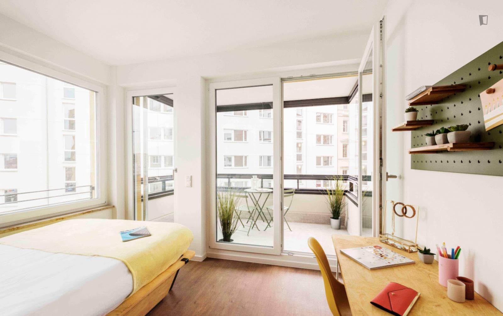 Pleasant single bedroom with balcony in Moabit photo 1