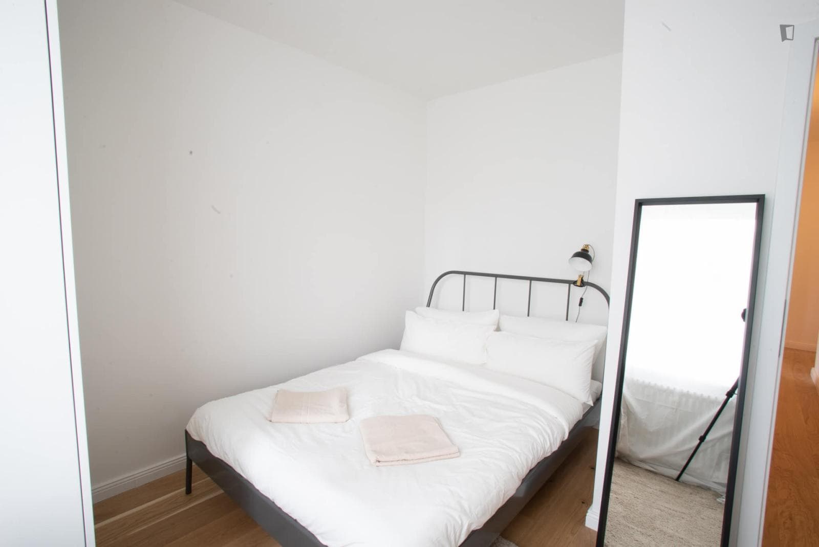 Comfortable bedroom  photo 1