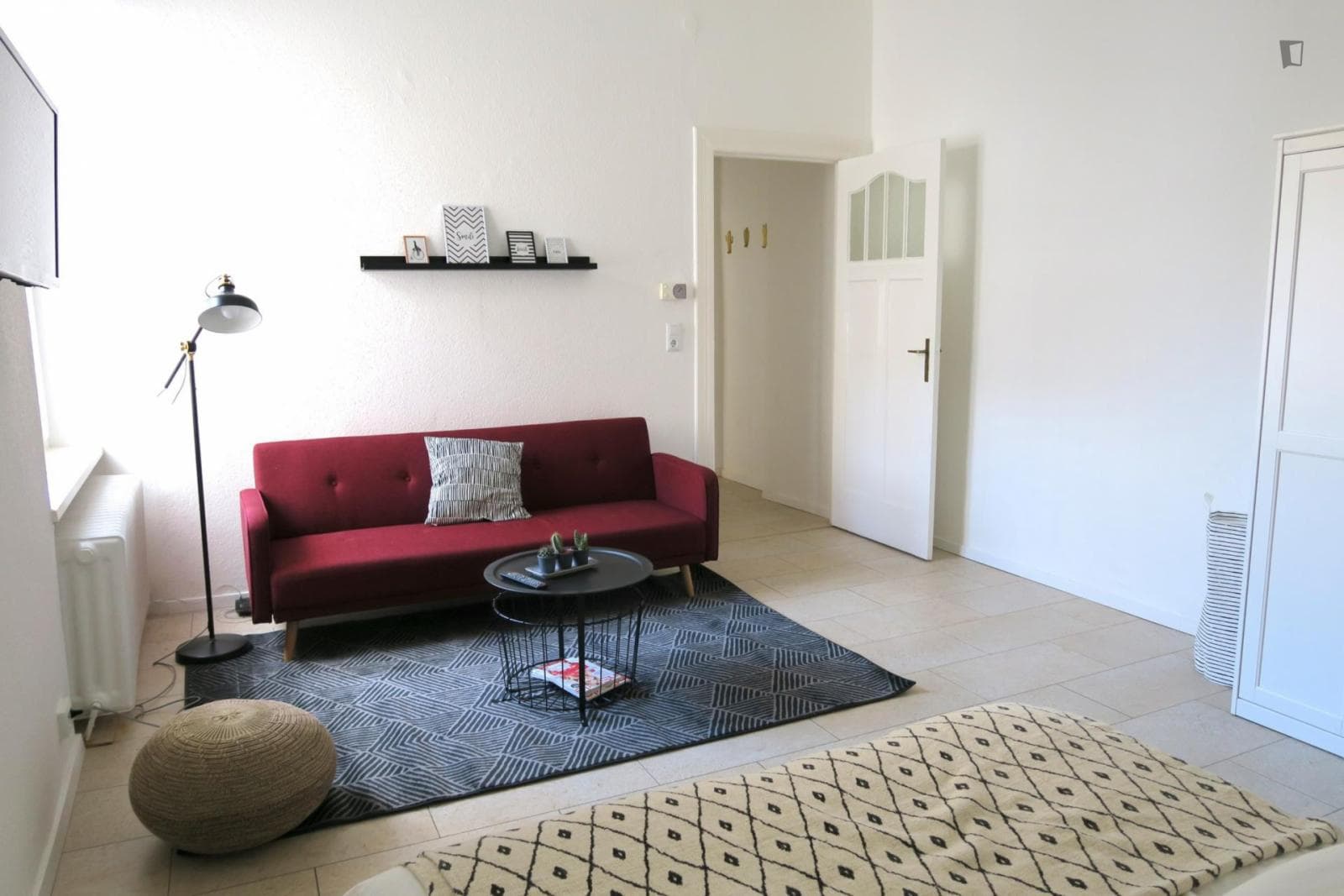 Homely 1-Bedroom apartment near Hallen Am Borsigturm shopping centre photo 1