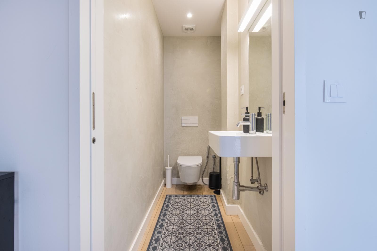 Very stylish 1-Bedroom apartment with patio in Campo de Ourique photo 1