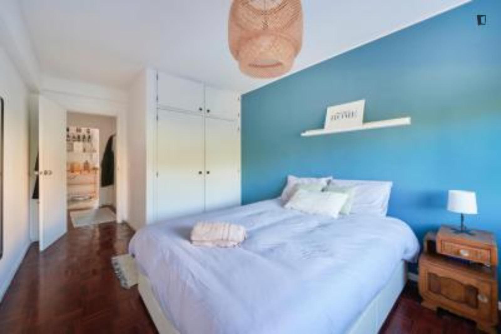 Amazing double bedroom in a 2-bedroom flat close to Telheiras metro station photo 1
