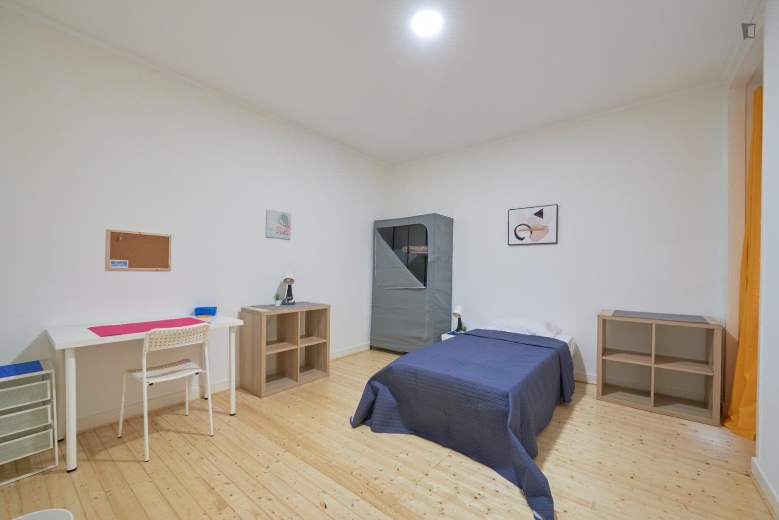 Neat bedroom in a 9-Bedroom apartment, close to Anjos metro station photo 1