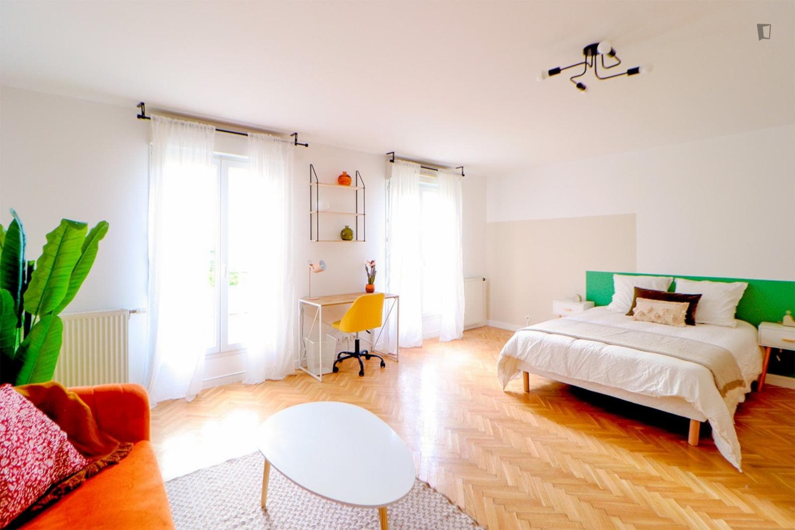 Imposing bedroom of 30 m² for rent - SDN29 photo 1