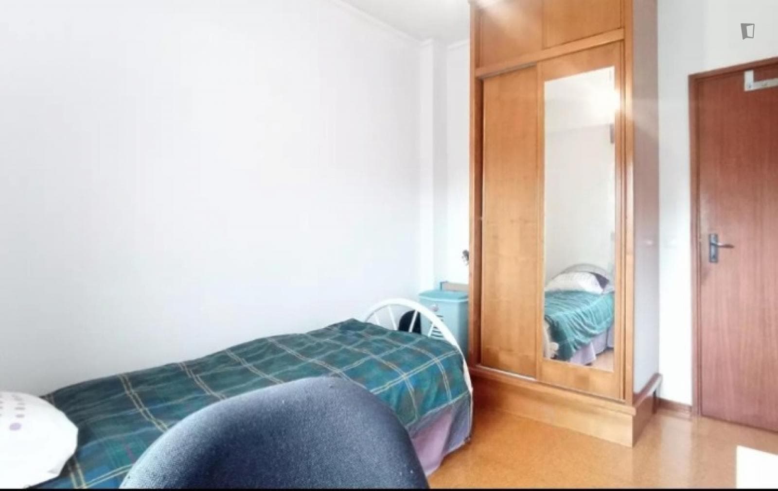 Nice single bedroom in a 4-bedroom apartment photo 1